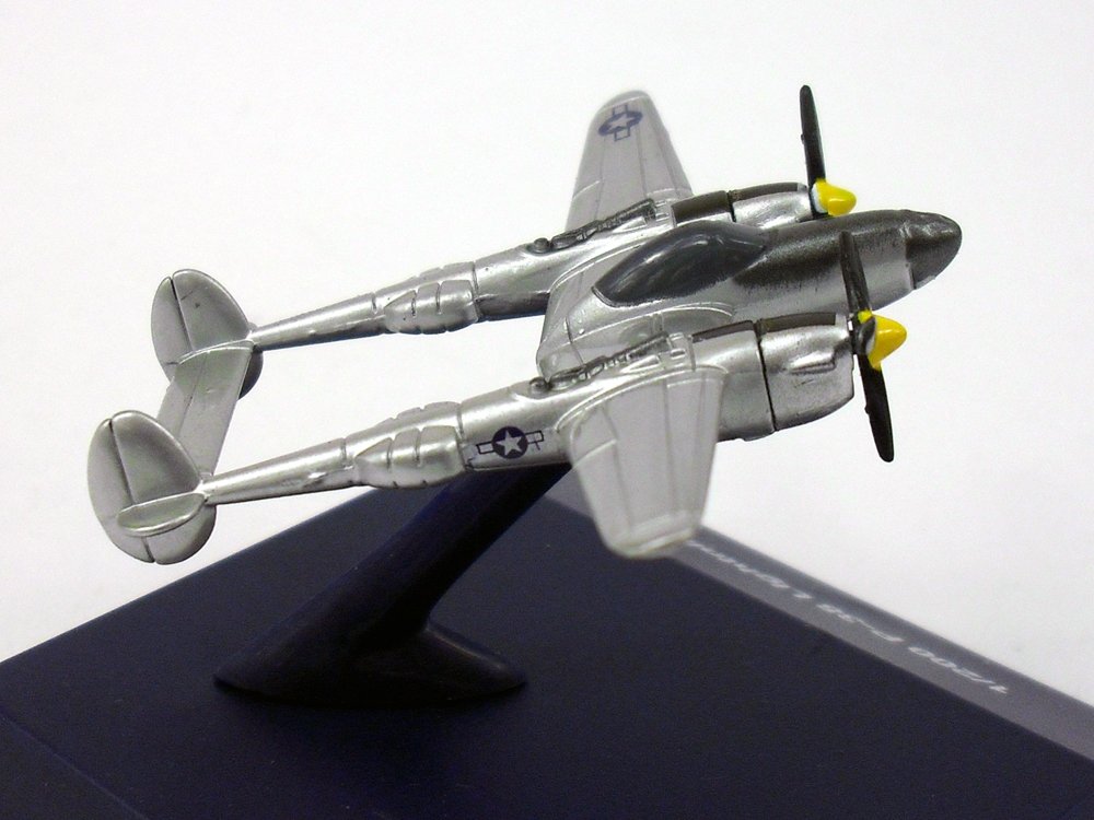 Amazon.com: P-38 Lightning World War II Fighter 1/200 Scale